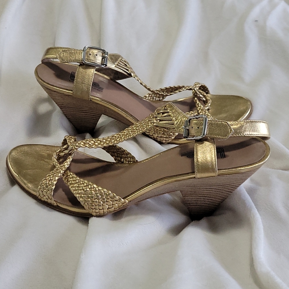 Ladies Gold Sandals - Picture 2 of 5